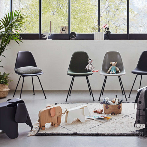 Cadeira Eames em Plástico DSX / Base Preta